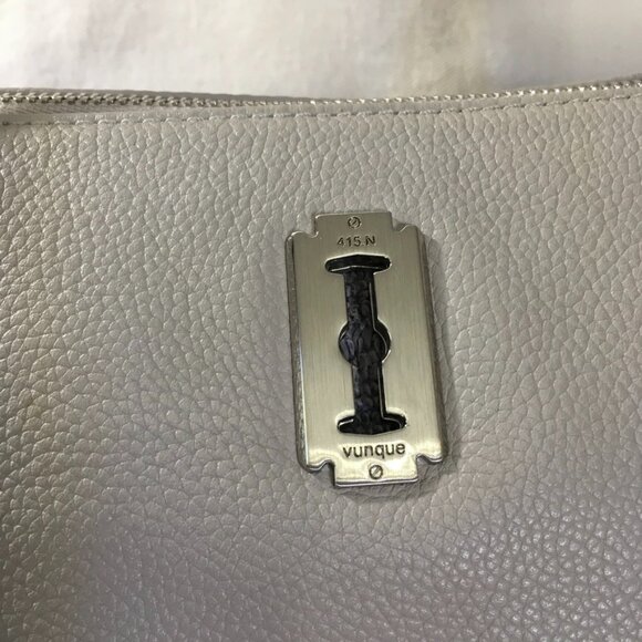 Vunque Large Pebbled Leather Light Gray Hobo W/ Strap - Picture 2 of 11